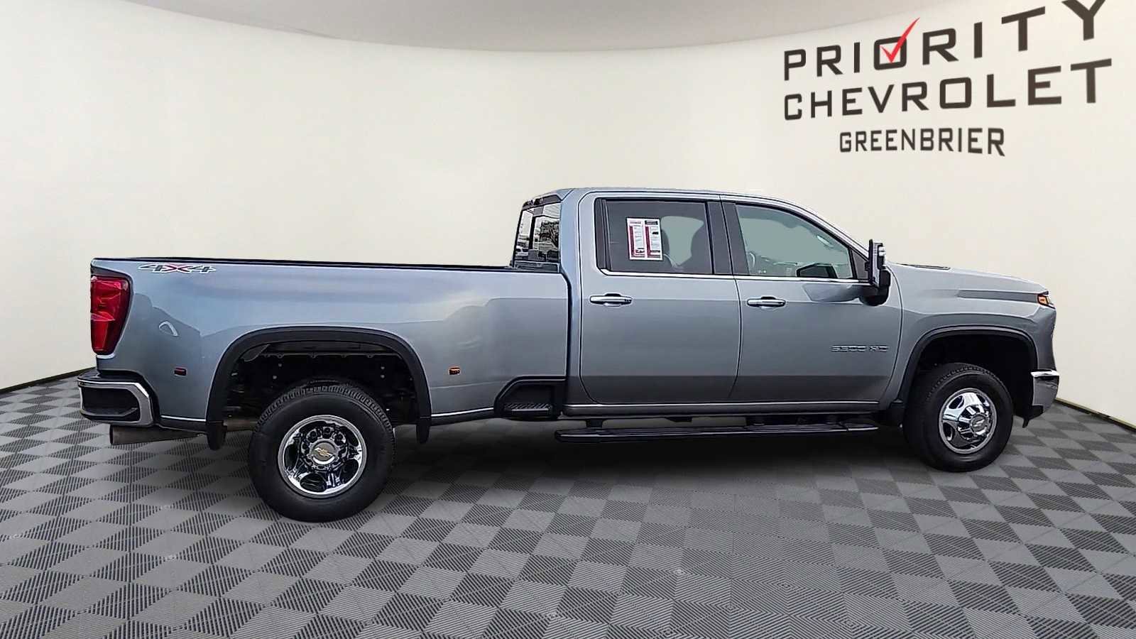 Used 2025 Chevrolet Silverado 3500 LTZ w/ LTZ Plus Package image 9