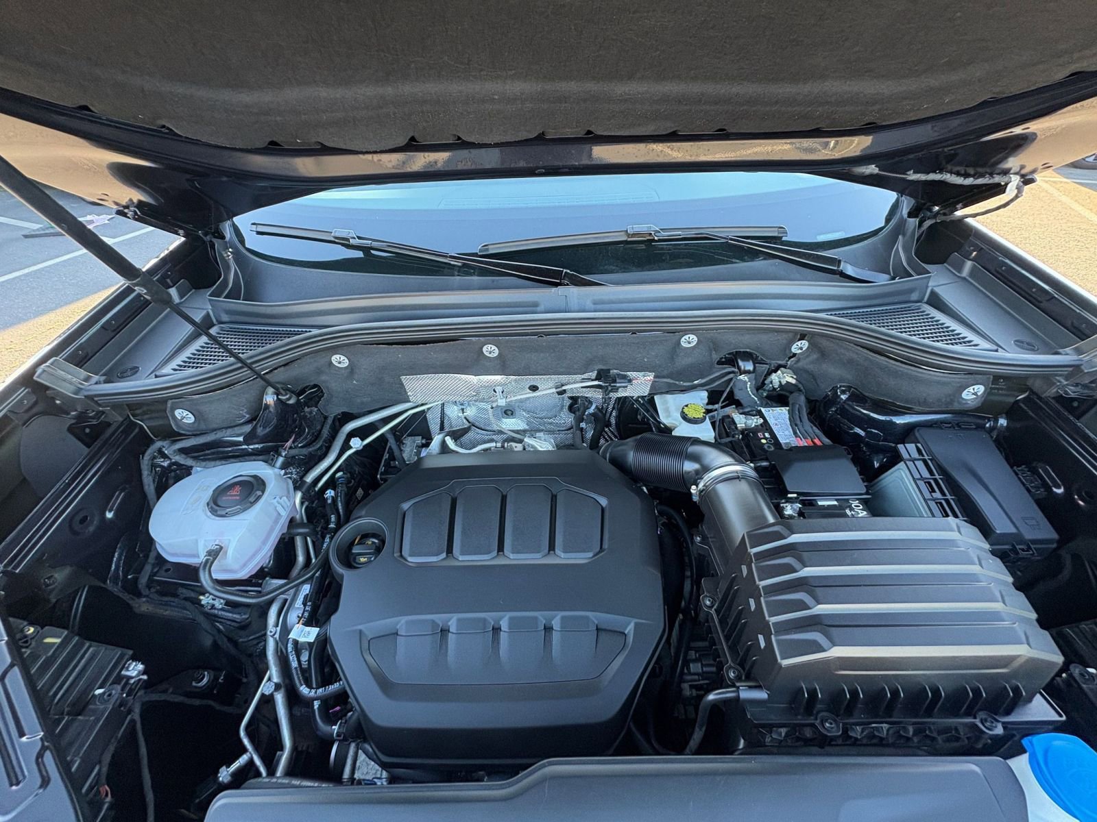 Used 2025 Volkswagen Atlas Cross Sport SE image 34