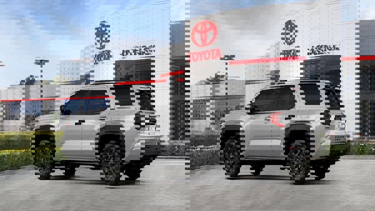Used 2025 Toyota 4Runner SR5 image 5