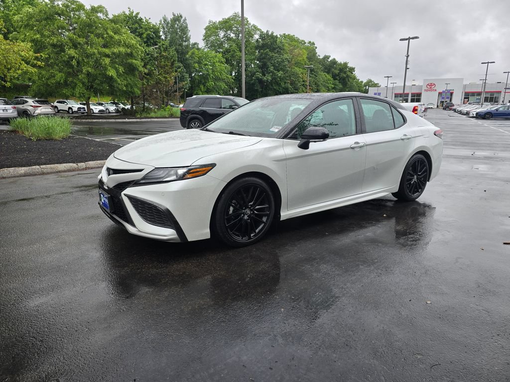 Used 2022 Toyota Camry XSE w/ Navigation Package AWD/4WD image 3