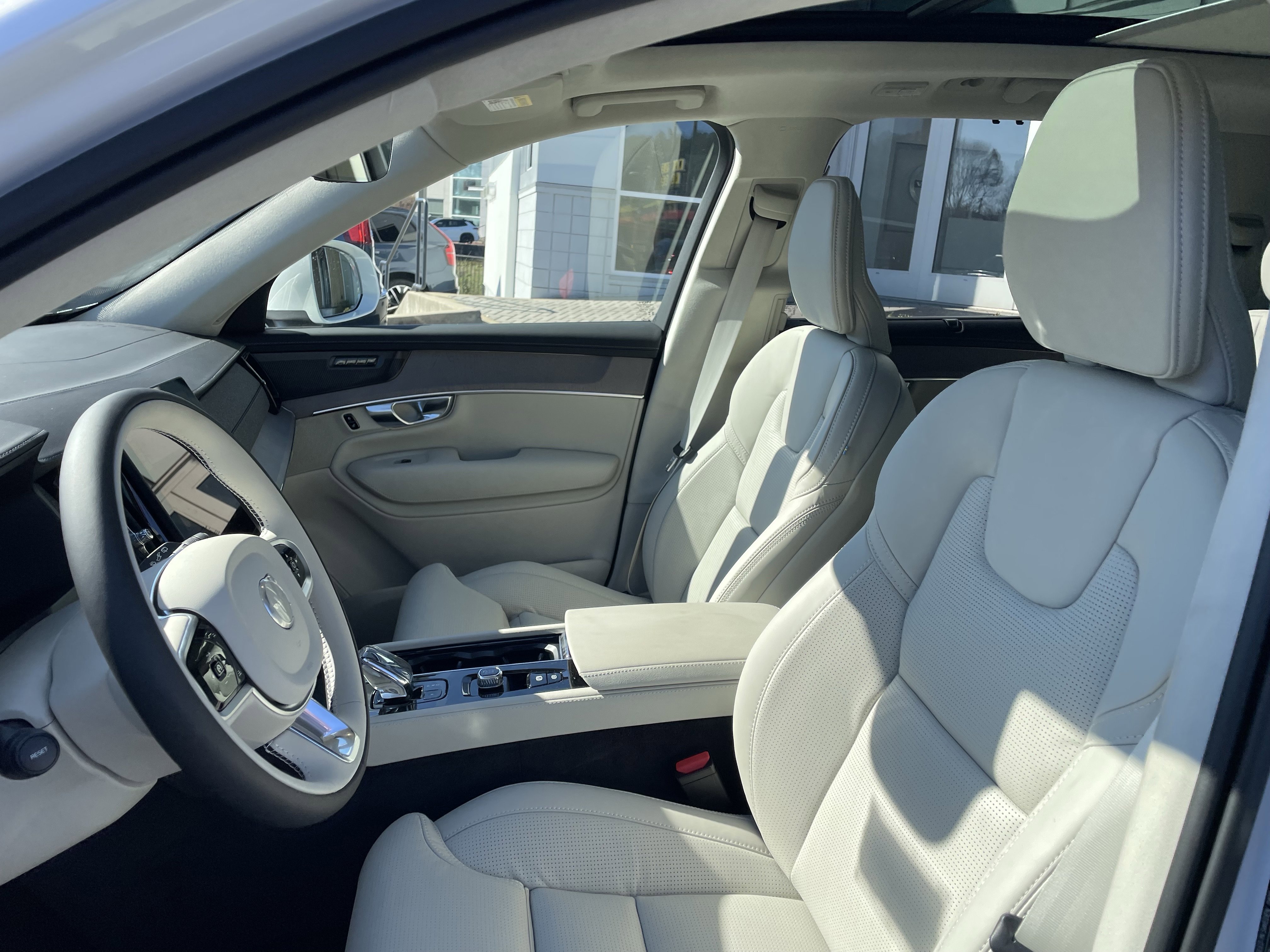 New 2026 Volvo XC90 B6 Ultra w/ Lounge Package image 15