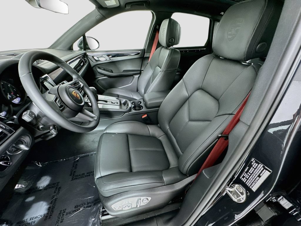 New 2026 Porsche Macan AWD/4WD image 5
