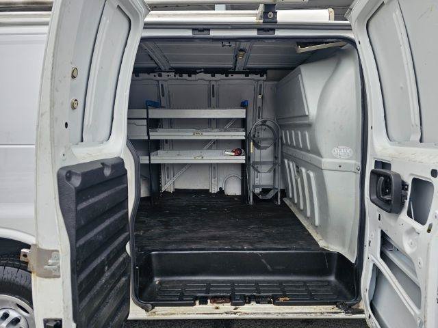 Used 2018 Chevrolet Express 2500 w/ Driver Convenience Package RWD image 22