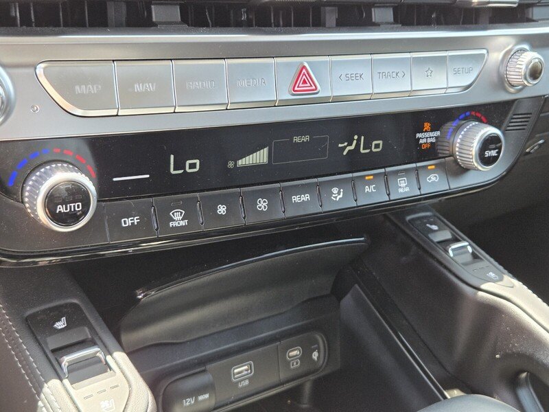 Certified 2025 Kia Telluride EX w/ EX Captain's Chair Package FWD image 21