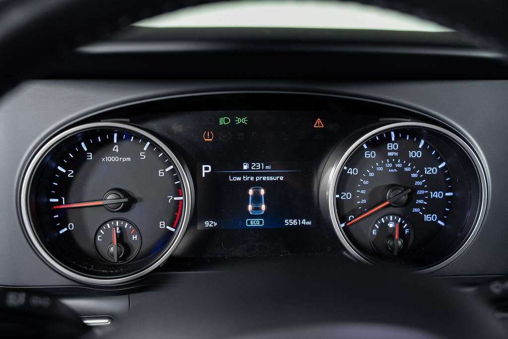 Used 2023 Kia Carnival LX FWD image 27