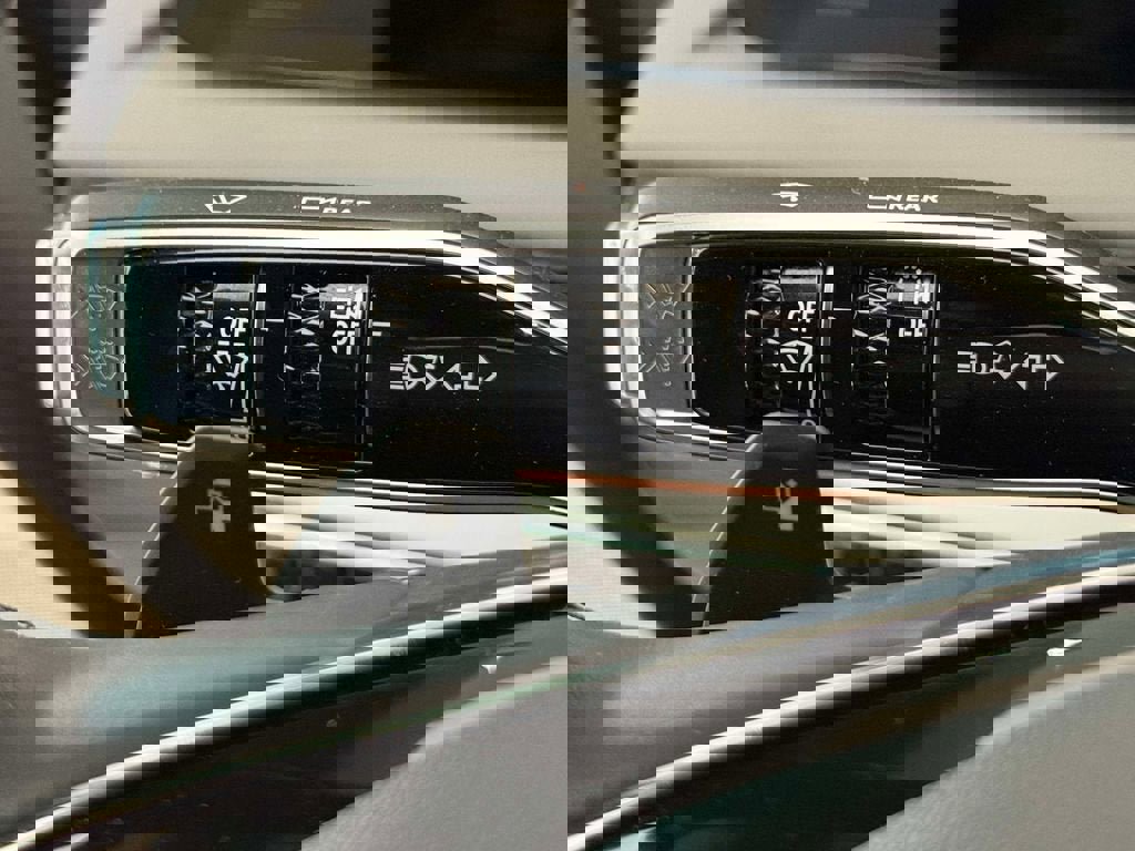 New 2025 Cadillac Optiq Sport 2 w/ LPO, ONYX Package AWD/4WD image 19