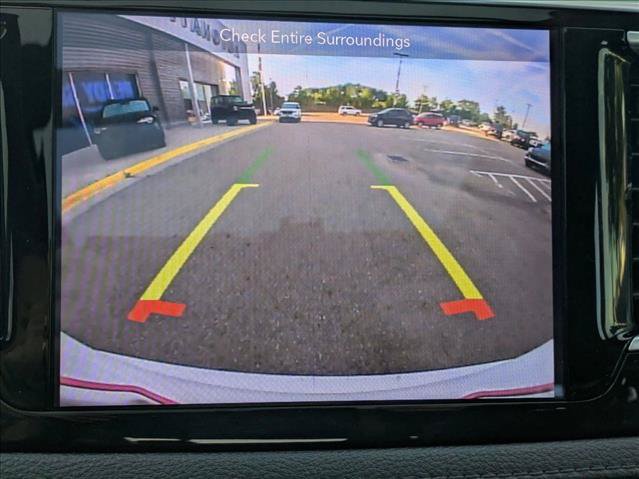 Used 2018 Chrysler Pacifica Limited FWD image 15