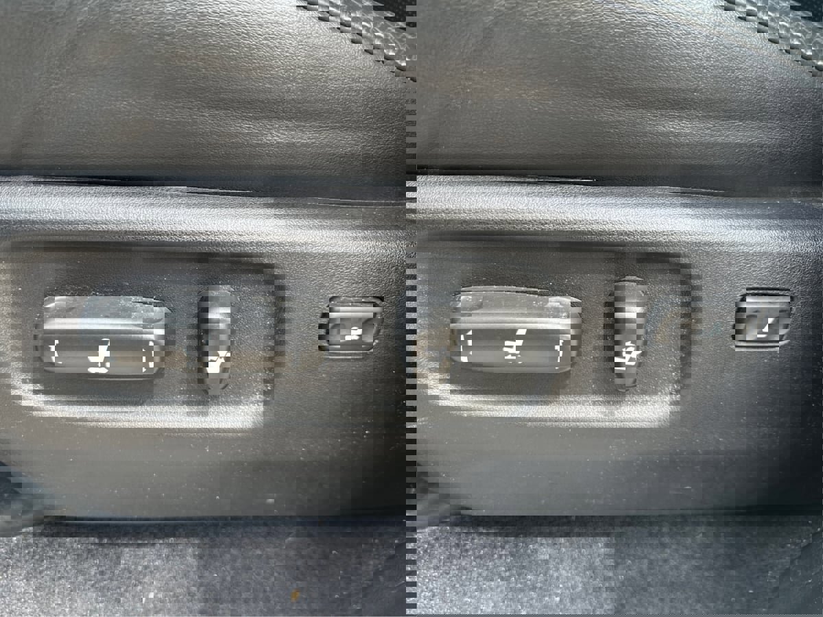 Used 2018 Toyota Land Cruiser image 37