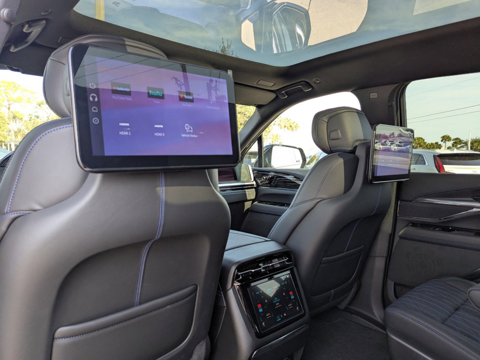 New 2025 Cadillac Escalade IQ Luxury 1 w/ Smart Trailering package AWD/4WD image 18