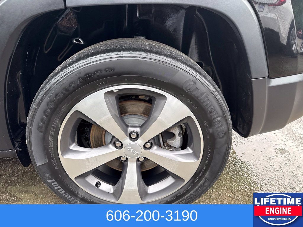 Used 2020 Jeep Cherokee Limited AWD/4WD image 11