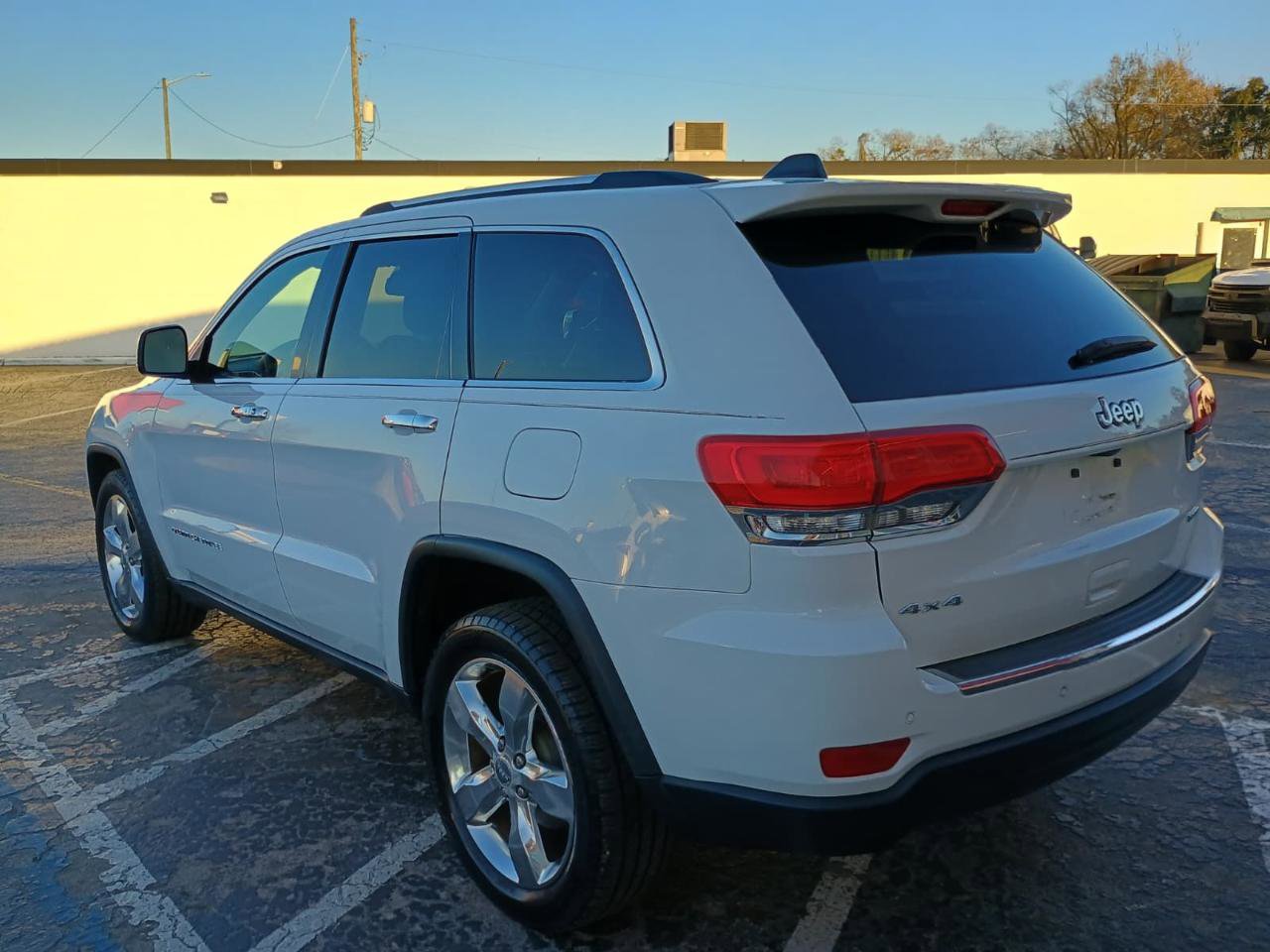 Used 2015 Jeep Grand Cherokee Limited w/ Luxury Group II image 5
