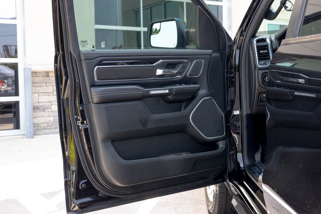 Used 2019 RAM 1500 Laramie AWD/4WD image 18