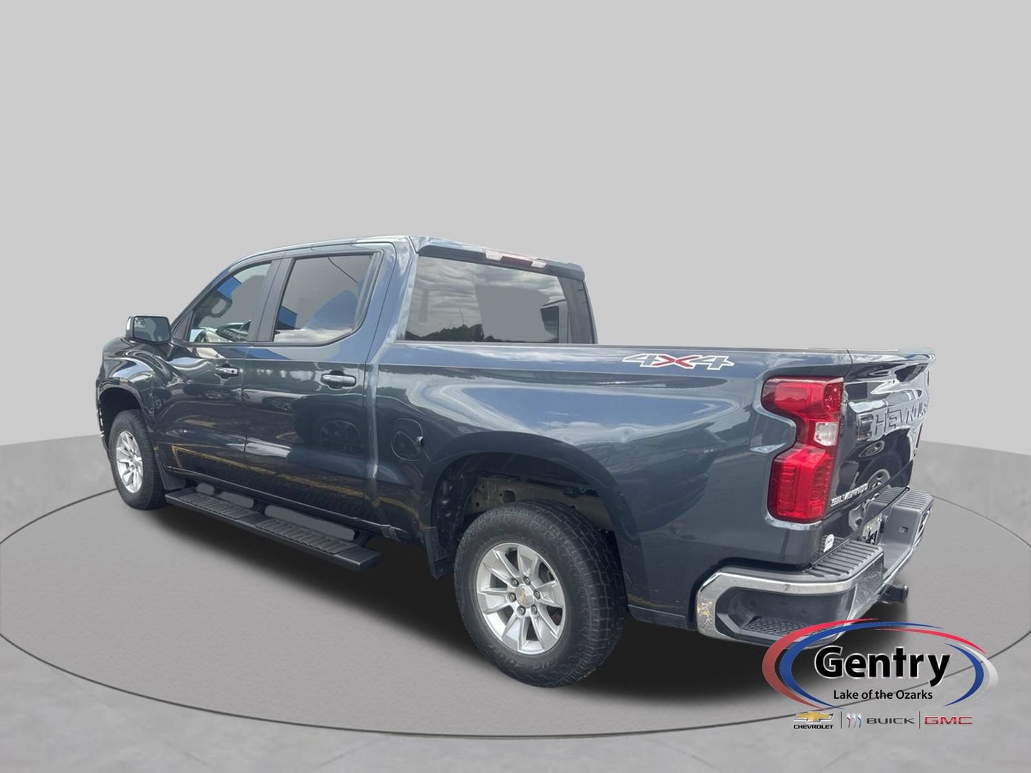 Used 2021 Chevrolet Silverado 1500 LT AWD/4WD image 2