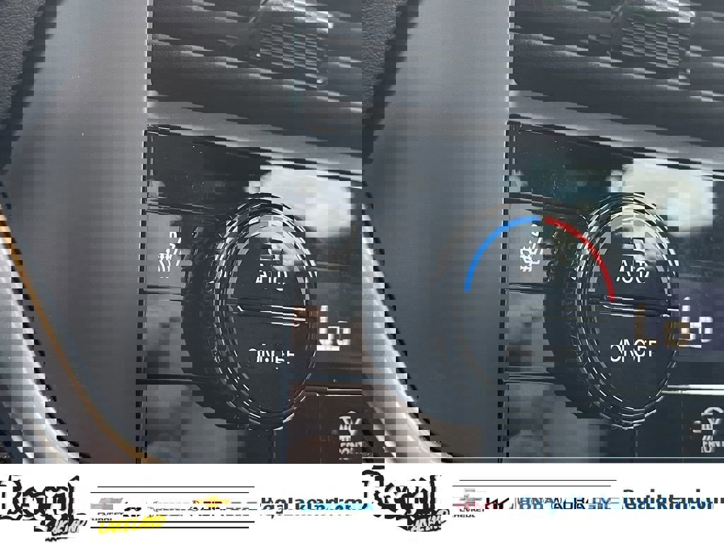 Used 2025 Nissan Rogue SV image 26