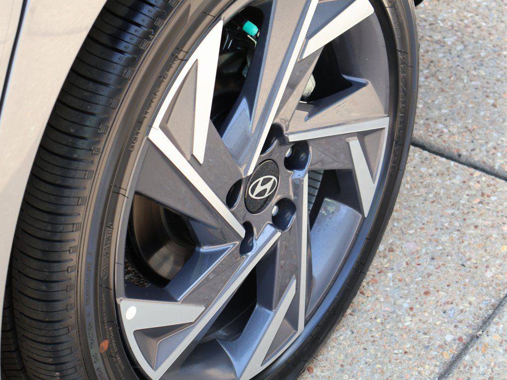 New 2025 Hyundai Elantra Limited image 41