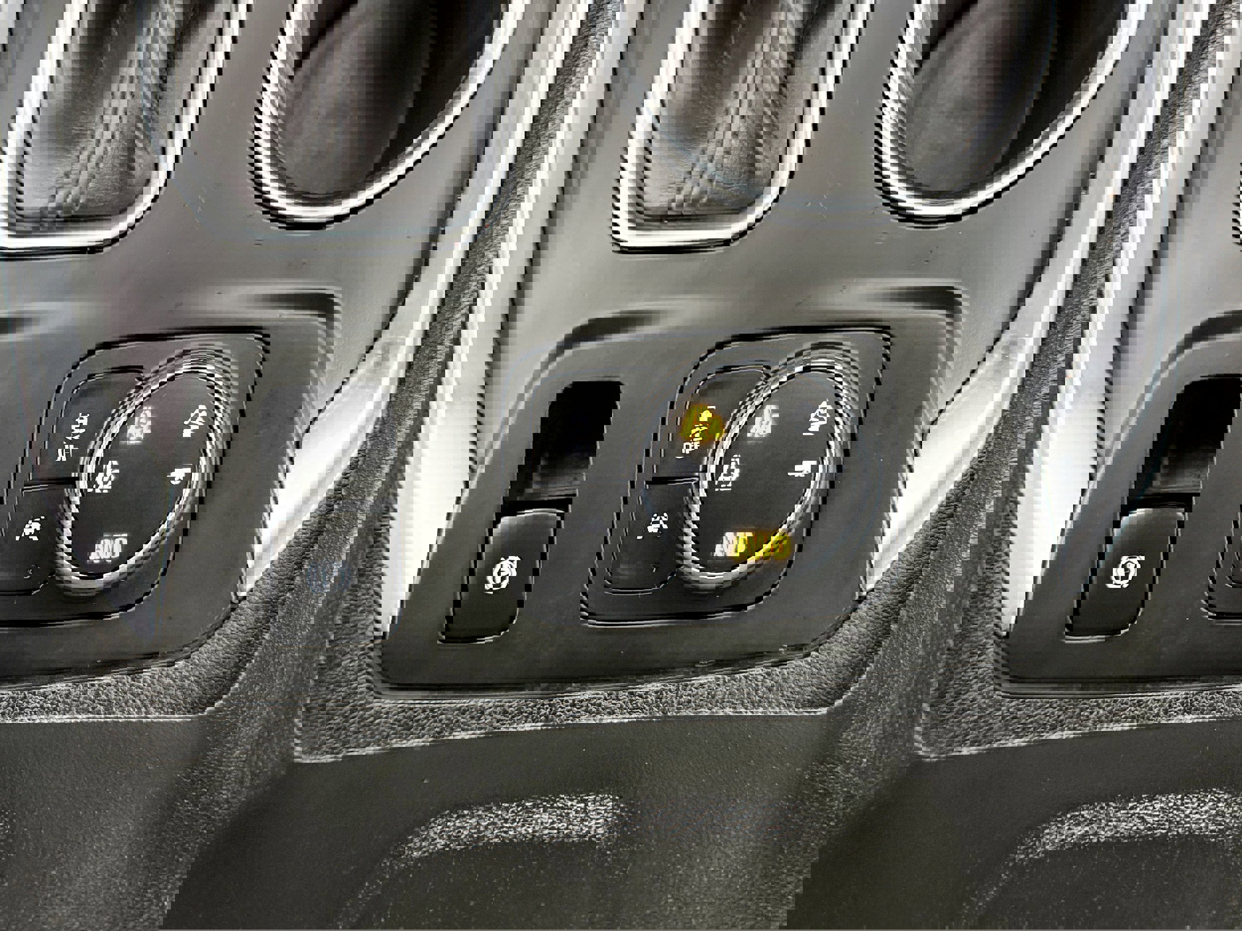 Used 2021 Chevrolet Traverse RS image 22