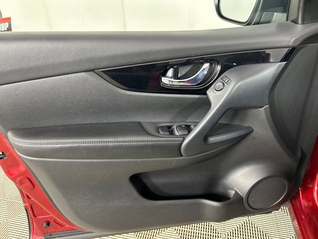 Used 2022 Nissan Rogue Sport SL image 11