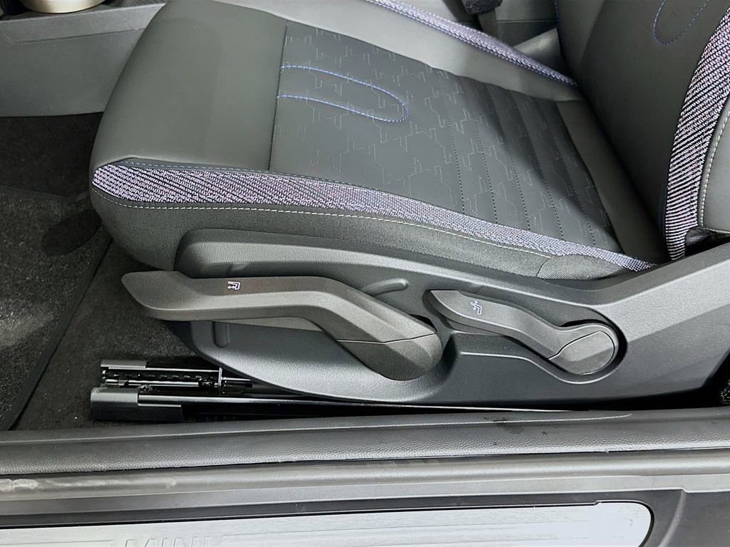 Certified 2025 MINI Cooper 2-Door Hardtop image 20