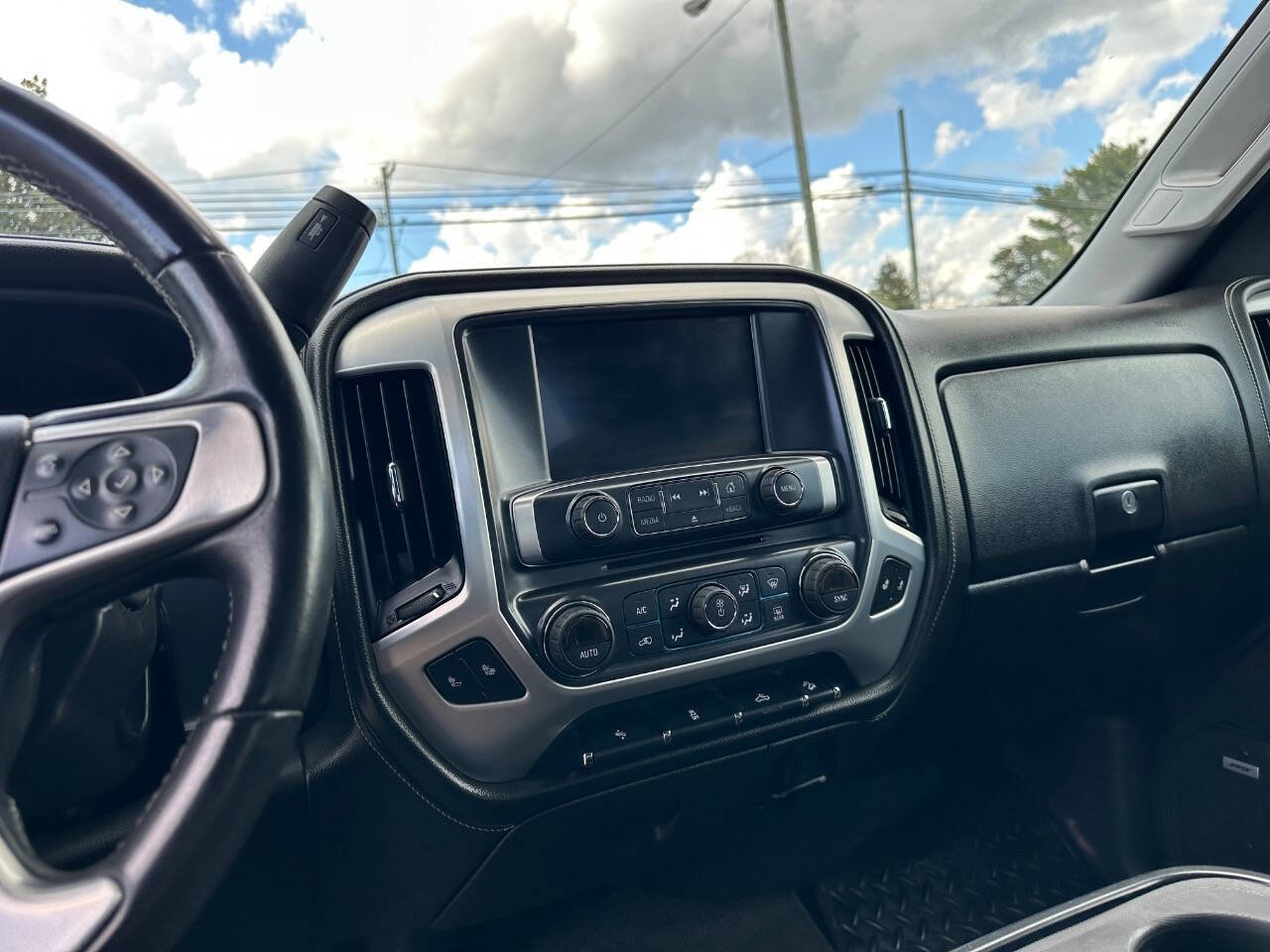 Used 2017 GMC Sierra 1500 SLT w/ SLT Premium Package image 4