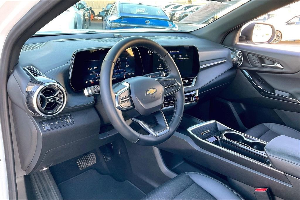 Used 2025 Chevrolet Equinox LT w/ Convenience Package II image 14