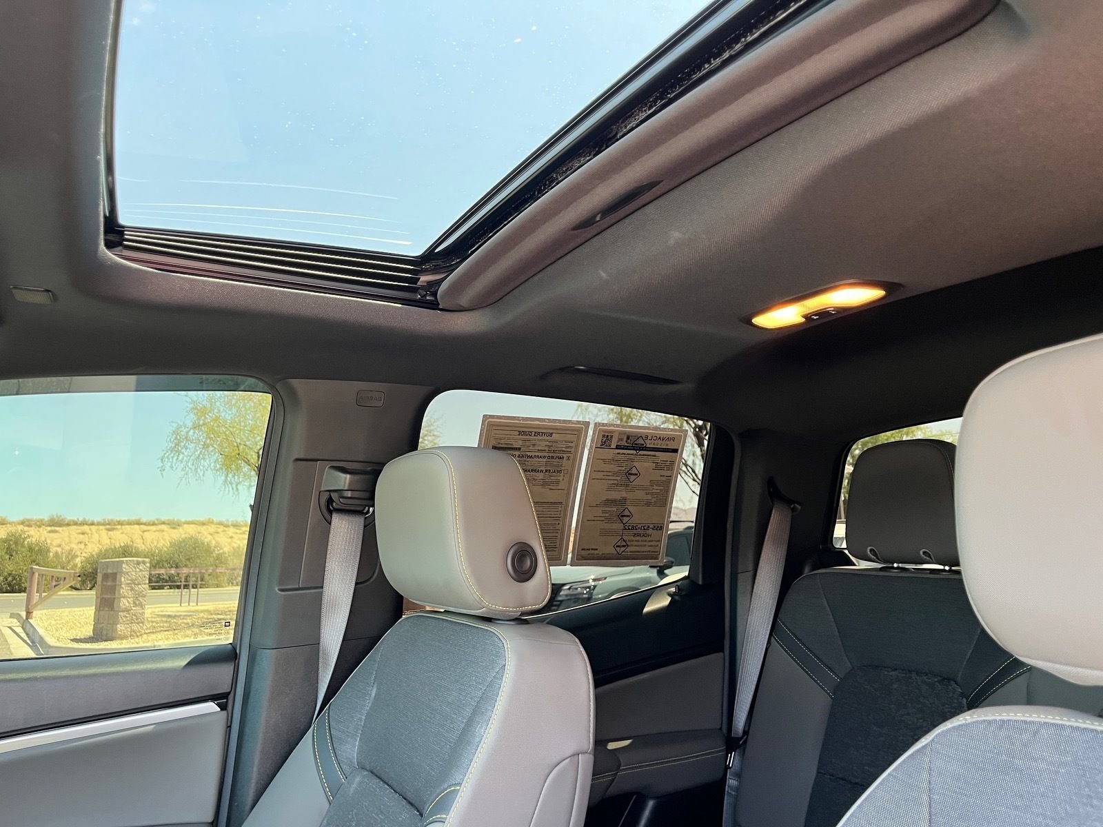 Used 2024 Chevrolet Colorado ZR2 w/ Technology Package AWD/4WD image 29