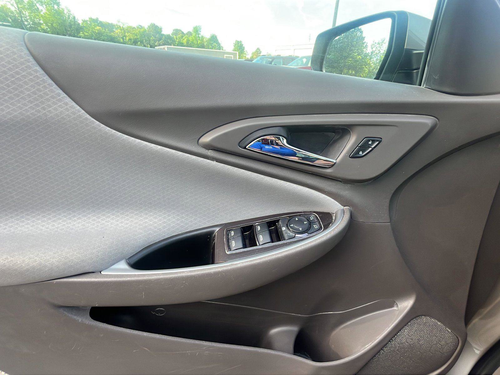 Used 2025 Chevrolet Malibu LT image 15