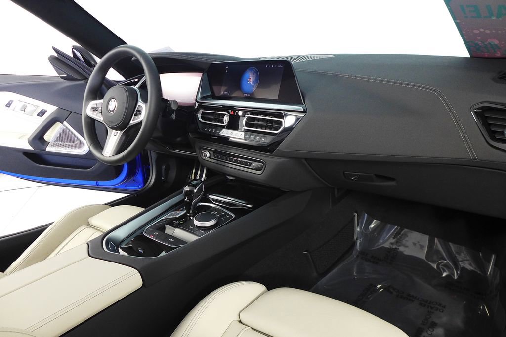 Used 2025 BMW Z4 M40i w/ Premium Package image 17
