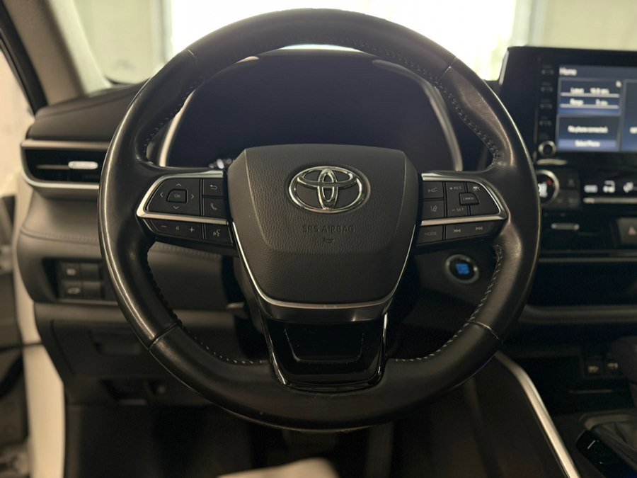 Used 2021 Toyota Highlander XLE AWD/4WD image 27