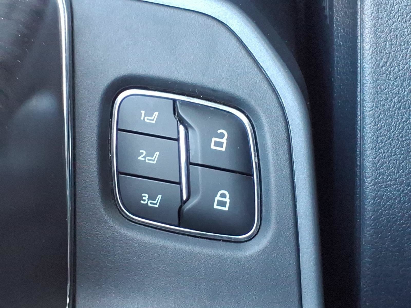 Used 2024 Ford F350 Lariat w/ Lariat Ultimate Package AWD/4WD image 13