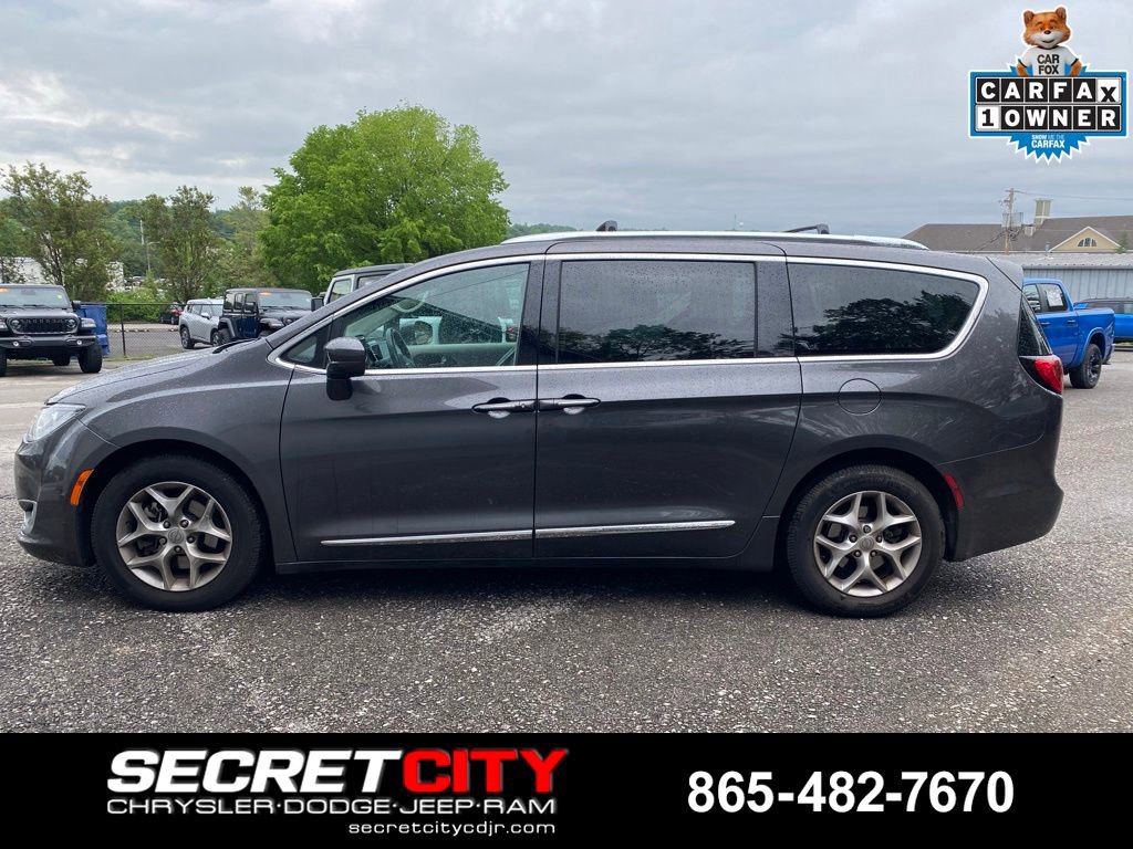Used 2017 Chrysler Pacifica Touring-L Plus w/ Tire & Wheel Group FWD image 8