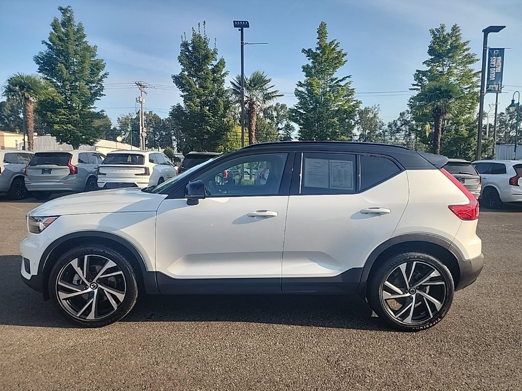 Used 2022 Volvo XC40 T5 R-Design w/ Advanced Package AWD/4WD image 2