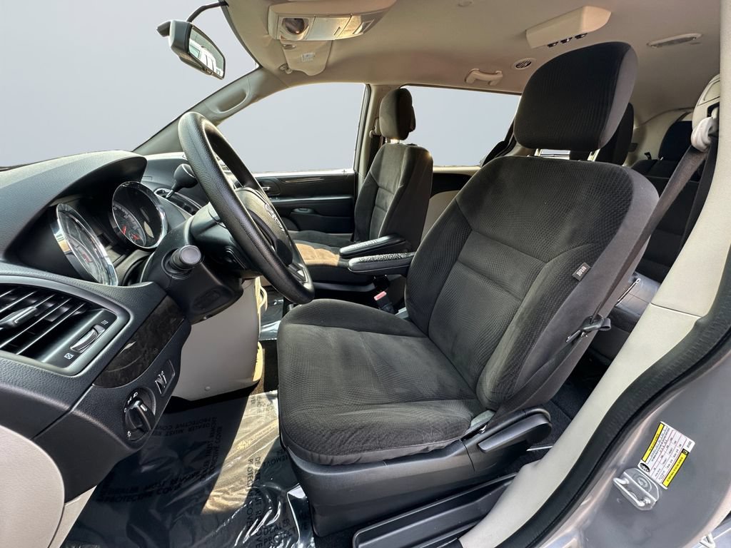 Used 2018 Dodge Grand Caravan SE w/ UConnect Hands-Free Group FWD image 9