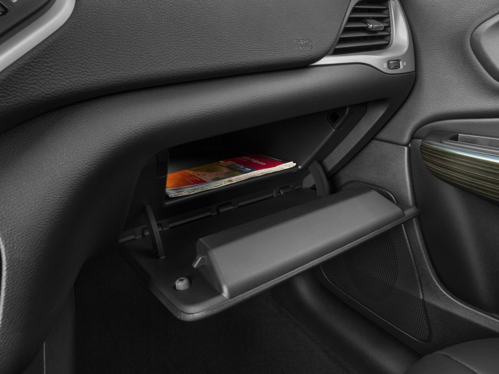 Used 2016 Jeep Cherokee Trailhawk w/ Cold Weather Group image 12