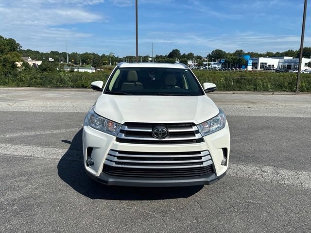 Used 2019 Toyota Highlander XLE FWD image 2
