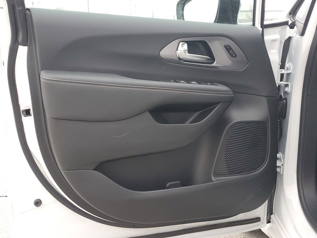 New 2026 Chrysler Pacifica Select image 19