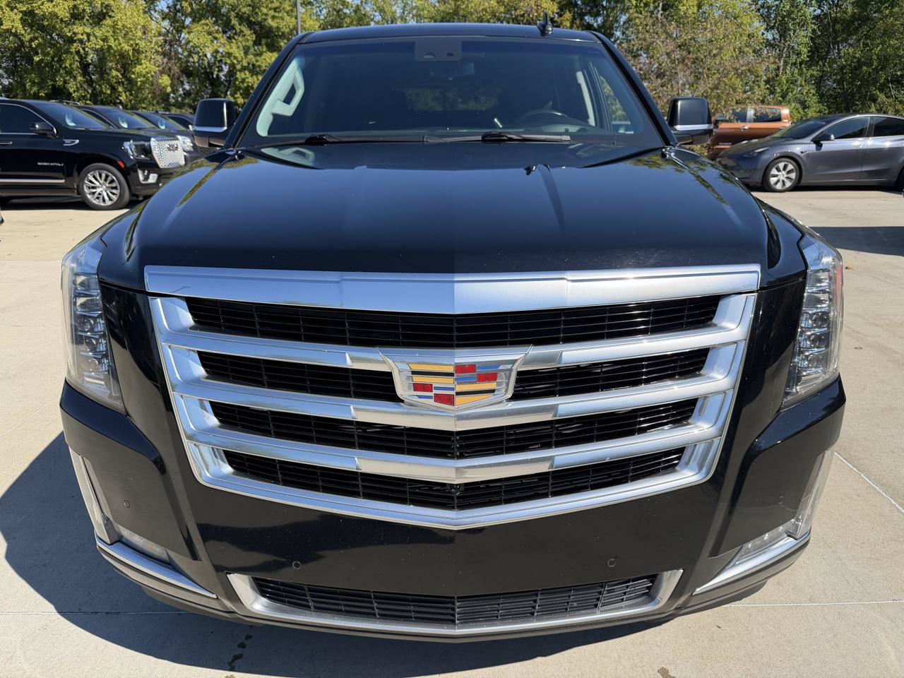 Used 2020 Cadillac Escalade Luxury AWD/4WD image 2