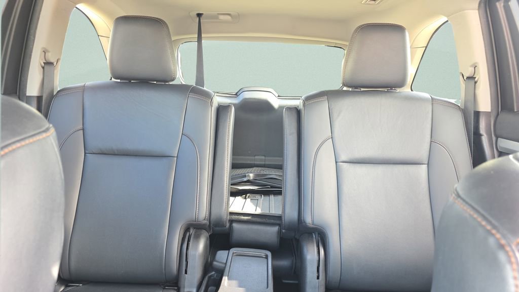 Used 2019 Toyota Highlander XLE AWD/4WD image 10