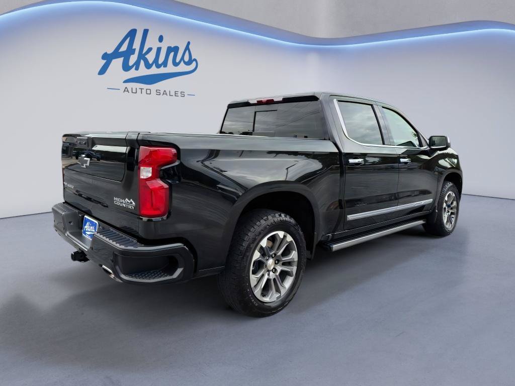 Used 2025 Chevrolet Silverado 1500 High Country AWD/4WD image 3