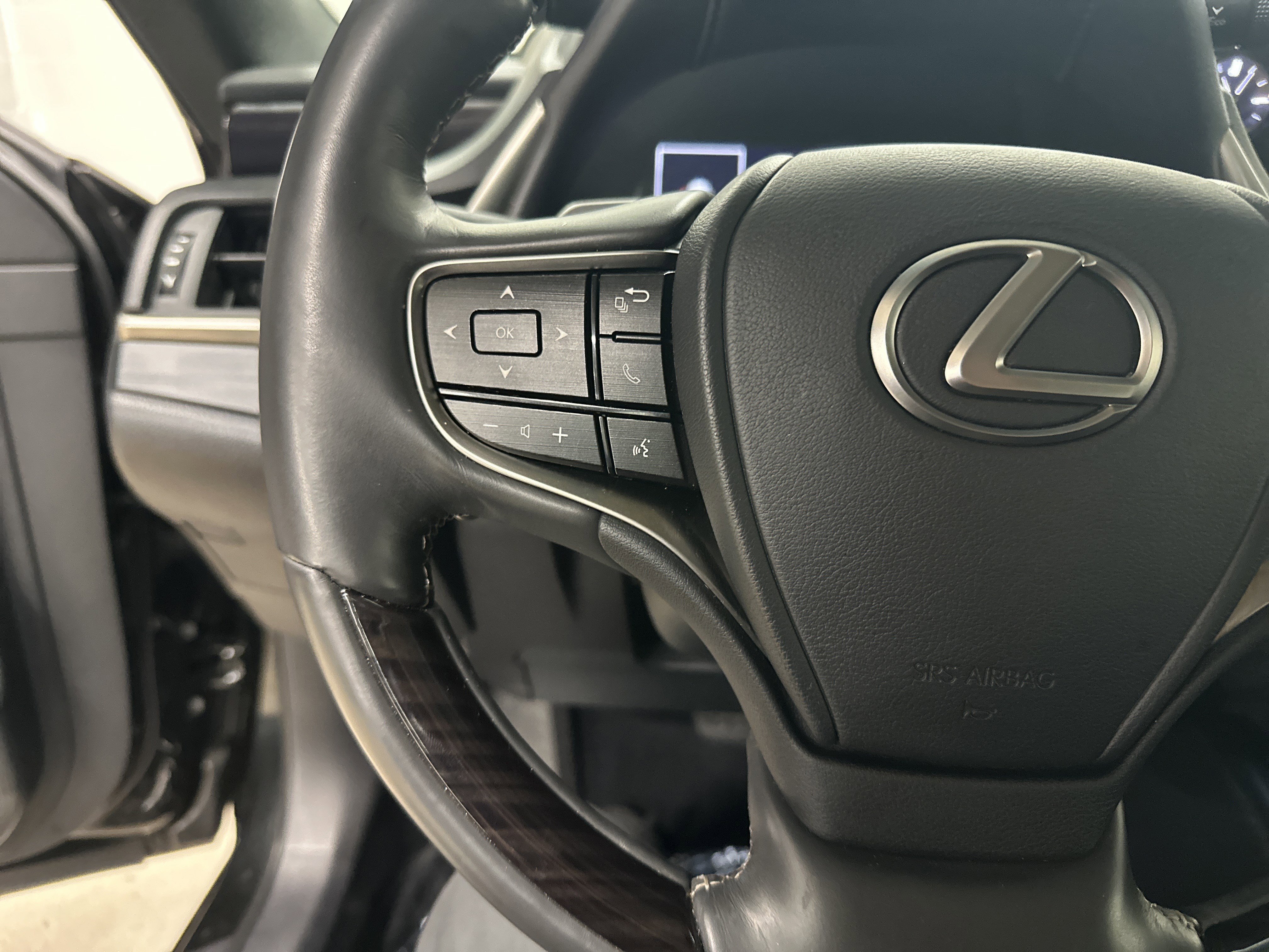Used 2020 Lexus ES 350 w/ Premium Package image 19