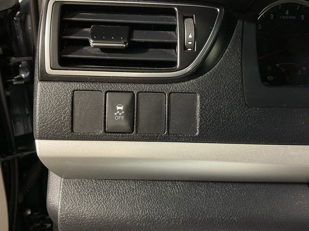 Used 2016 Toyota Camry XSE image 22