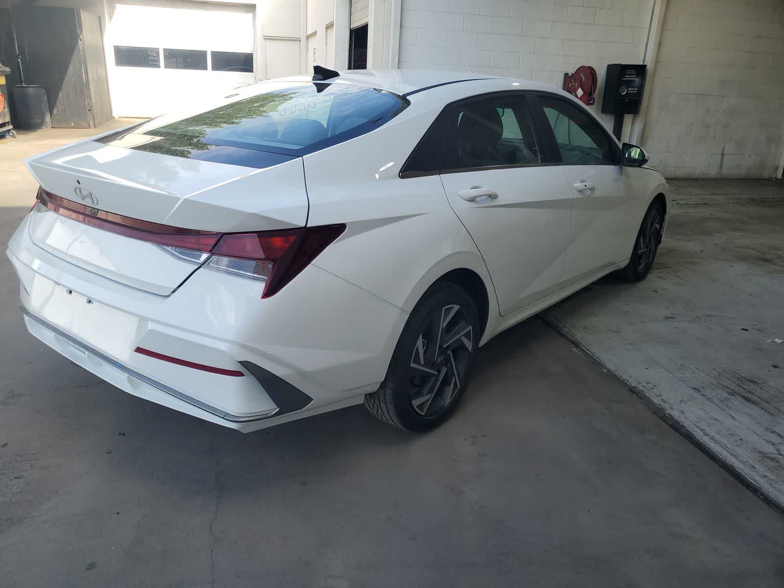 Used 2025 Hyundai Elantra SEL FWD image 6