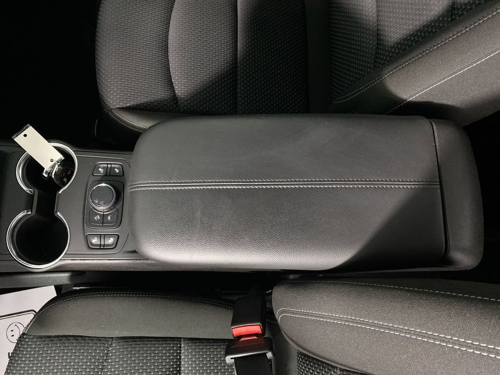 Used 2024 GMC Terrain SLE w/ Driver Convenience Package FWD image 20