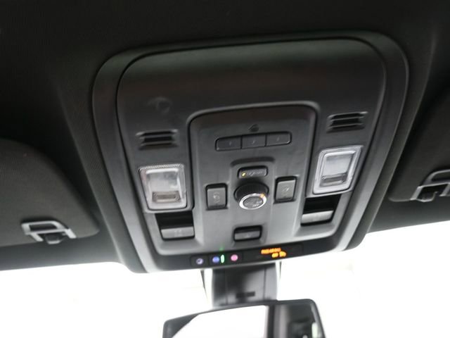 Used 2022 GMC Yukon XL SLT w/ SLT Premium Package AWD/4WD image 12