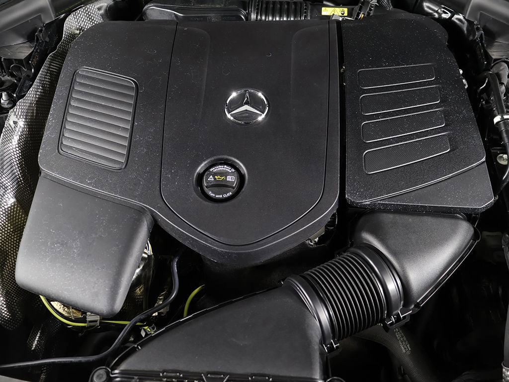 Used 2025 Mercedes-Benz GLC 300 4MATIC image 22