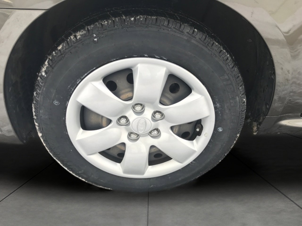 Used 2010 Kia Optima LX image 2