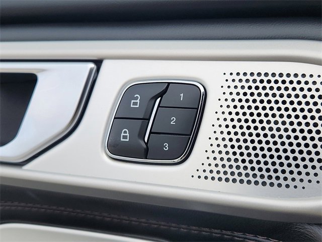 Used 2021 Ford Explorer Platinum w/ Equipment Group 601A image 14