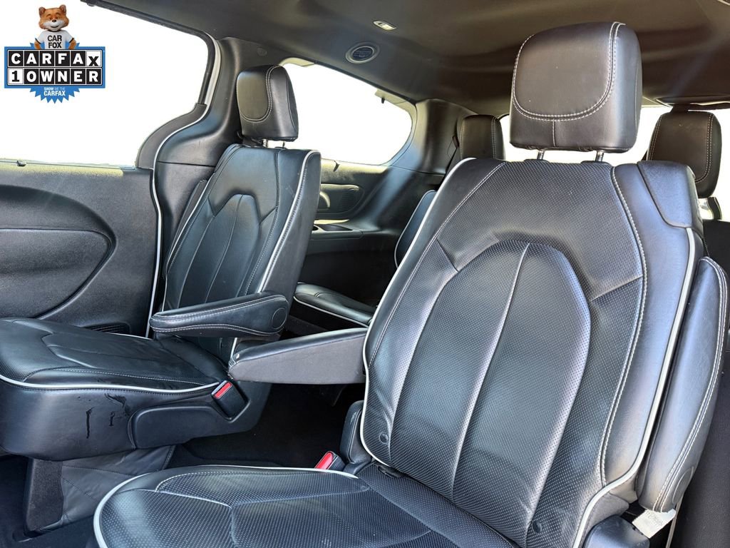 Used 2025 Chrysler Pacifica Limited image 14