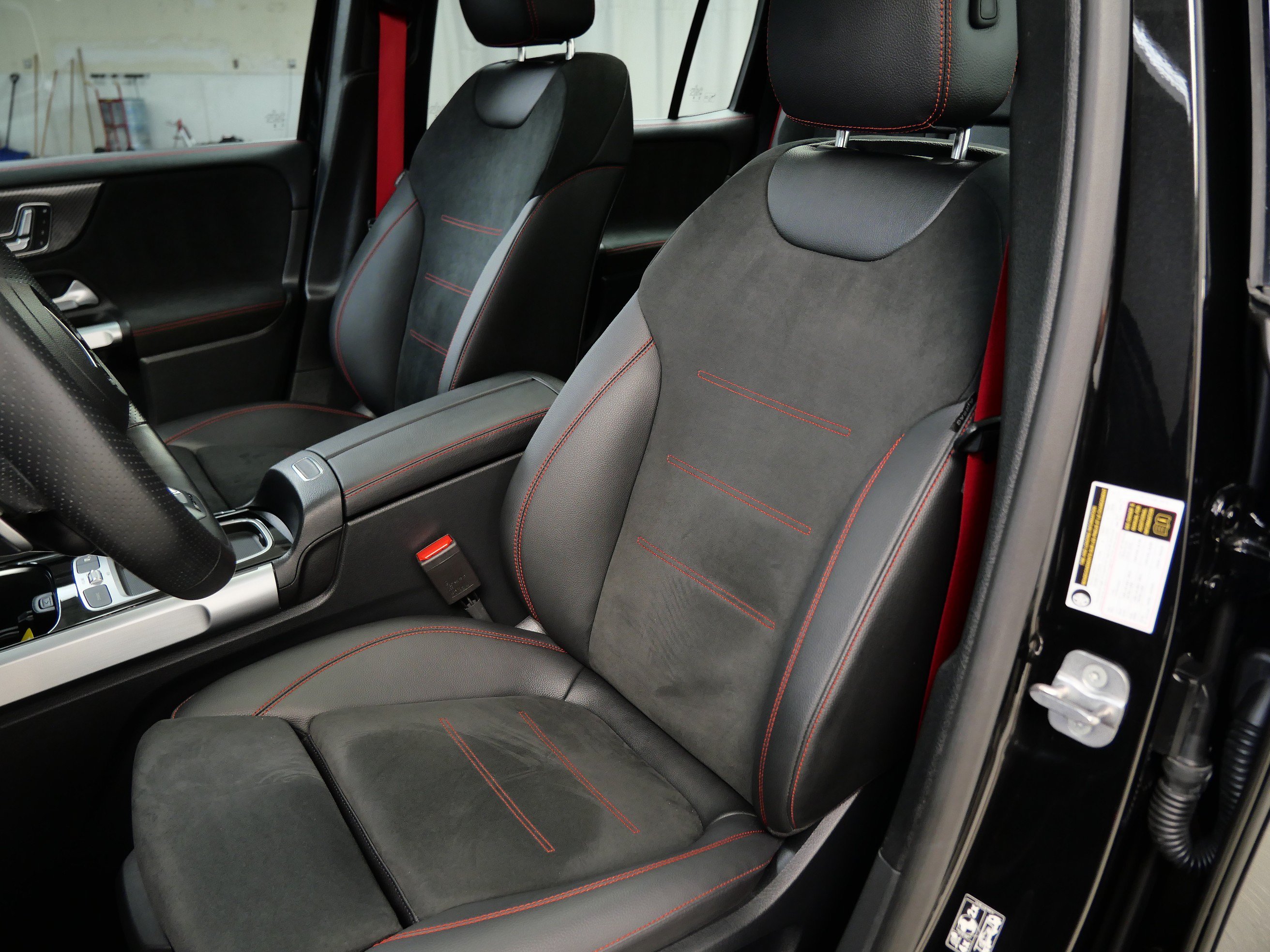 Used 2024 Mercedes-Benz GLB 35 AMG 4MATIC image 3