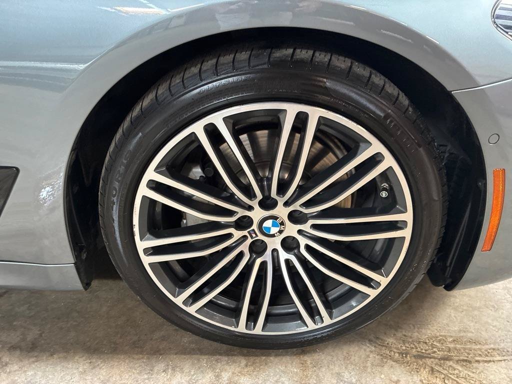 Used 2018 BMW 530i w/ M Sport Package RWD image 13