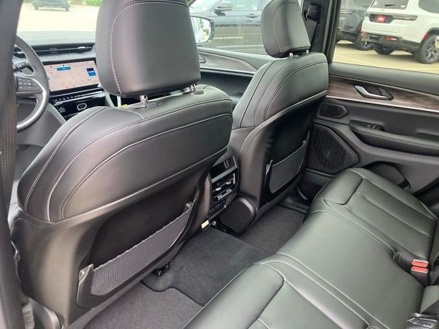 New 2026 Jeep Grand Cherokee Limited w/ Limited Altitude Package AWD/4WD image 24